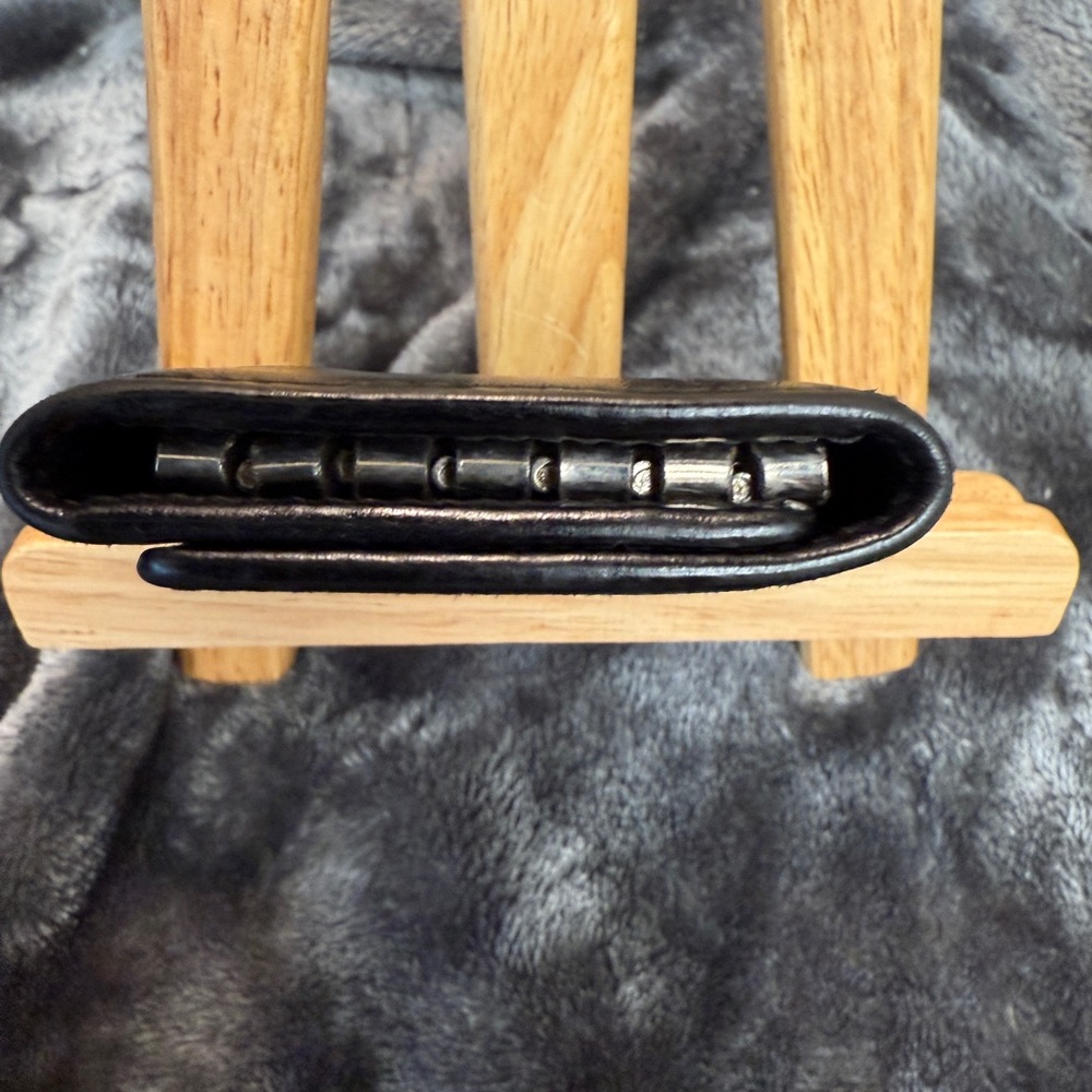 Gucci Black Leather Key Holder with Silver Detail - Picture 9 of 12